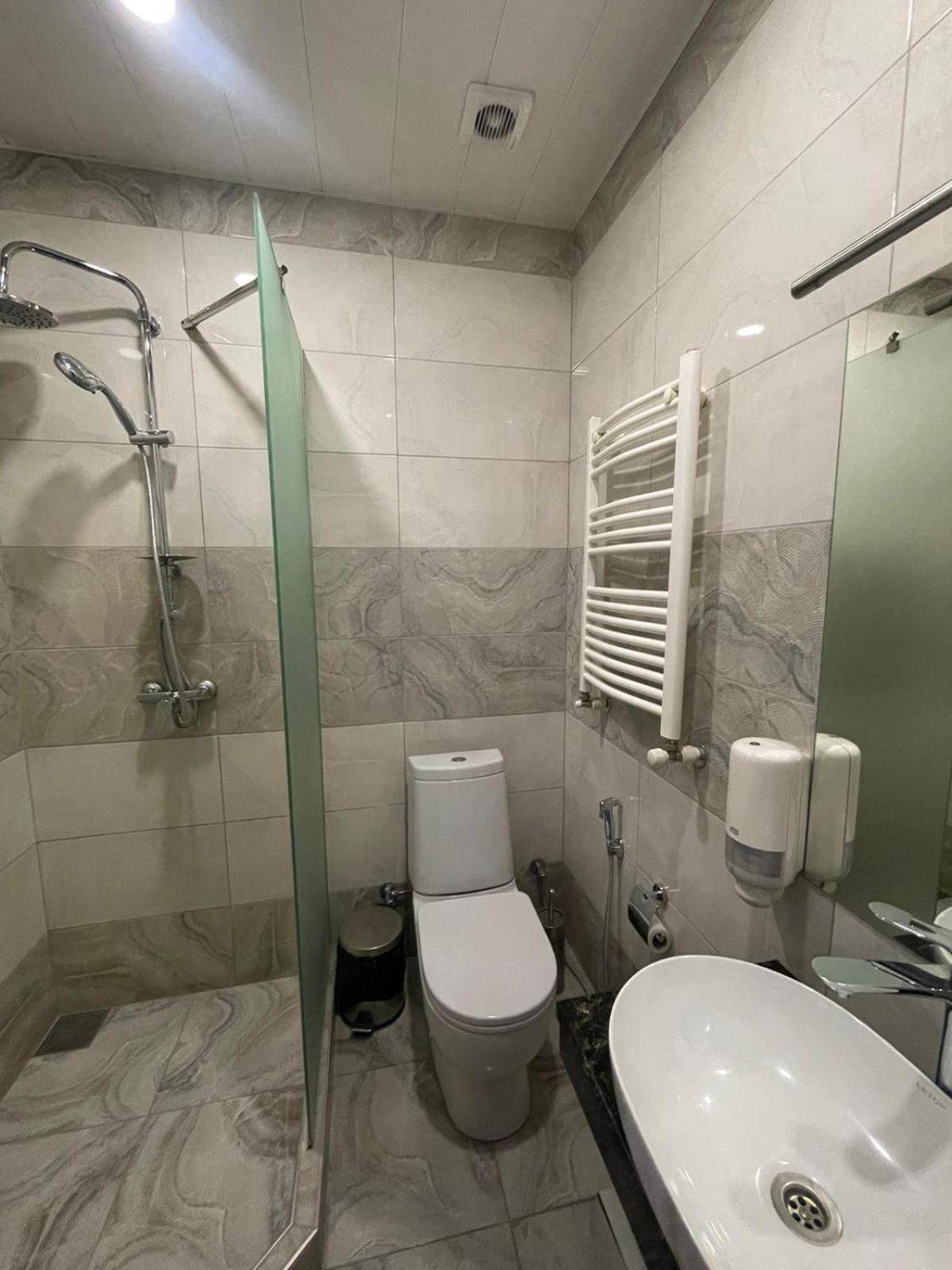 4Room Hotel Yerevan Ngoại thất bức ảnh