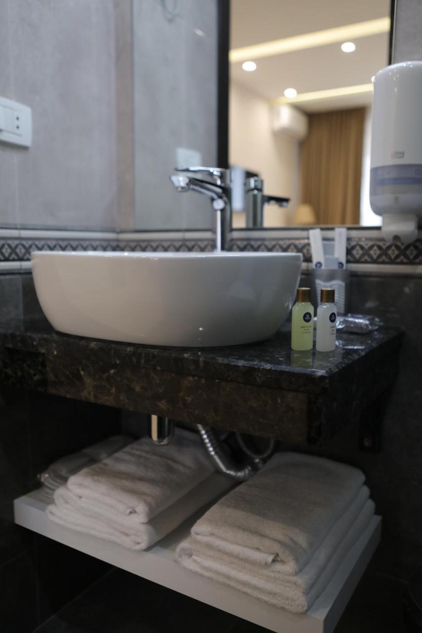 4Room Hotel Yerevan Ngoại thất bức ảnh