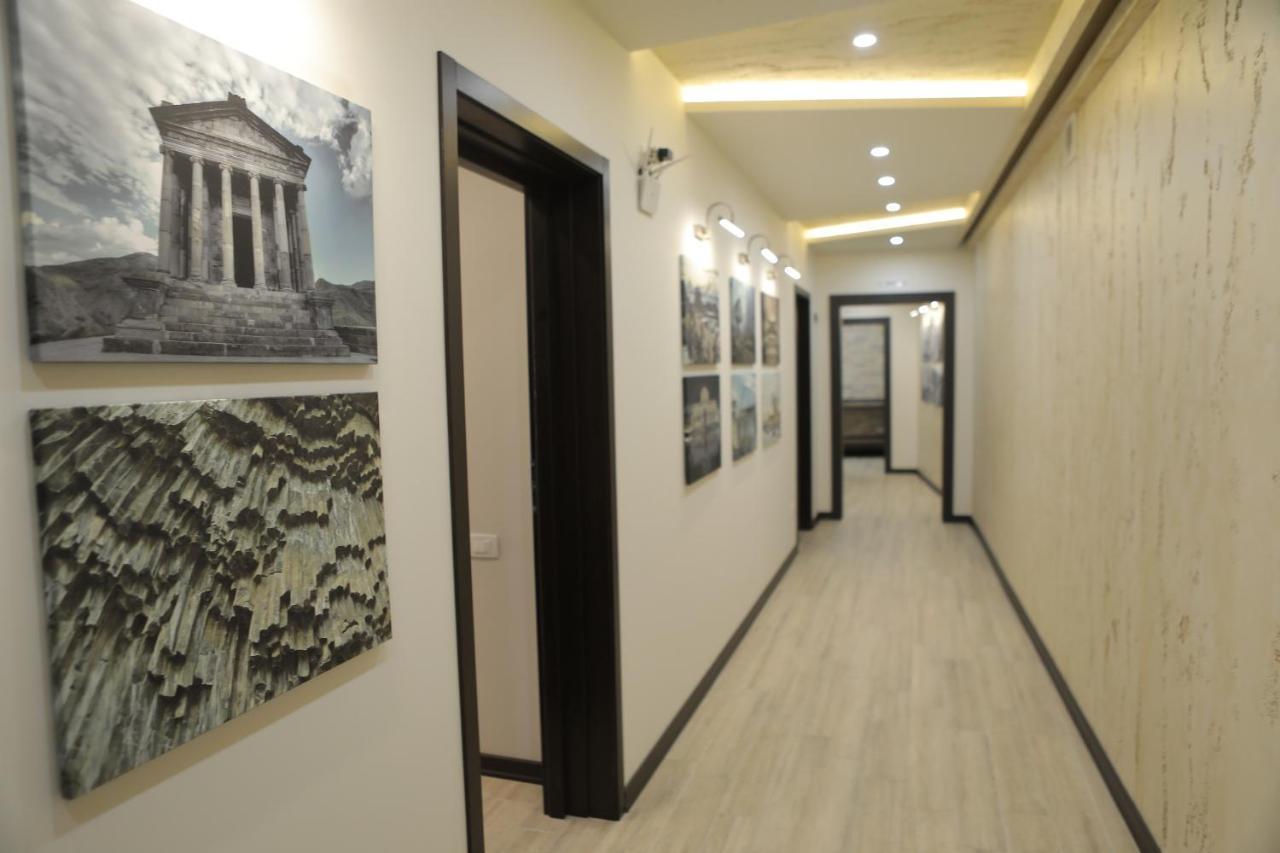 4Room Hotel Yerevan Ngoại thất bức ảnh